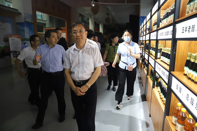 市政协副主席李涤尘带队视察正信味业“非遗、老字号”保护传承工作(图2)
