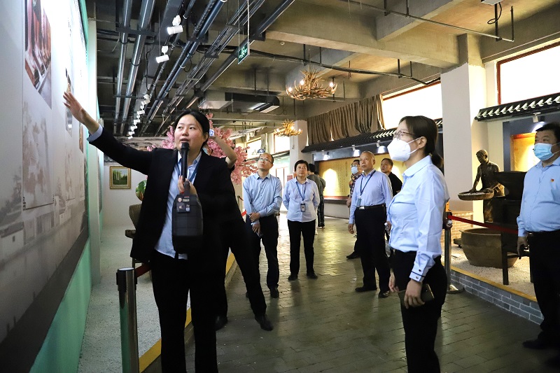 山东省消费者协会副会长兼秘书长田利珍带队到山东正信味业食品有限公司走访调研(图7)